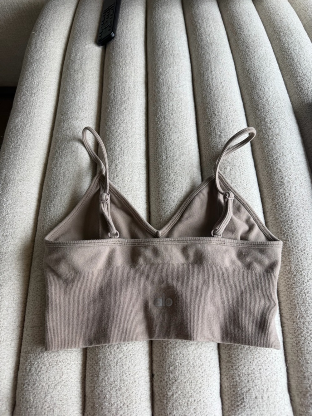 Alo Yoga Delight Bralette (Seamless Longline V-Neck) Taupe / Mushroom - Picture 3 of 3